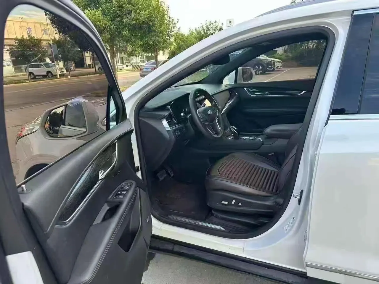 Cadillac 2021 XT5 48V 2.0T Two-Drive Luxury Automatic Gear 4