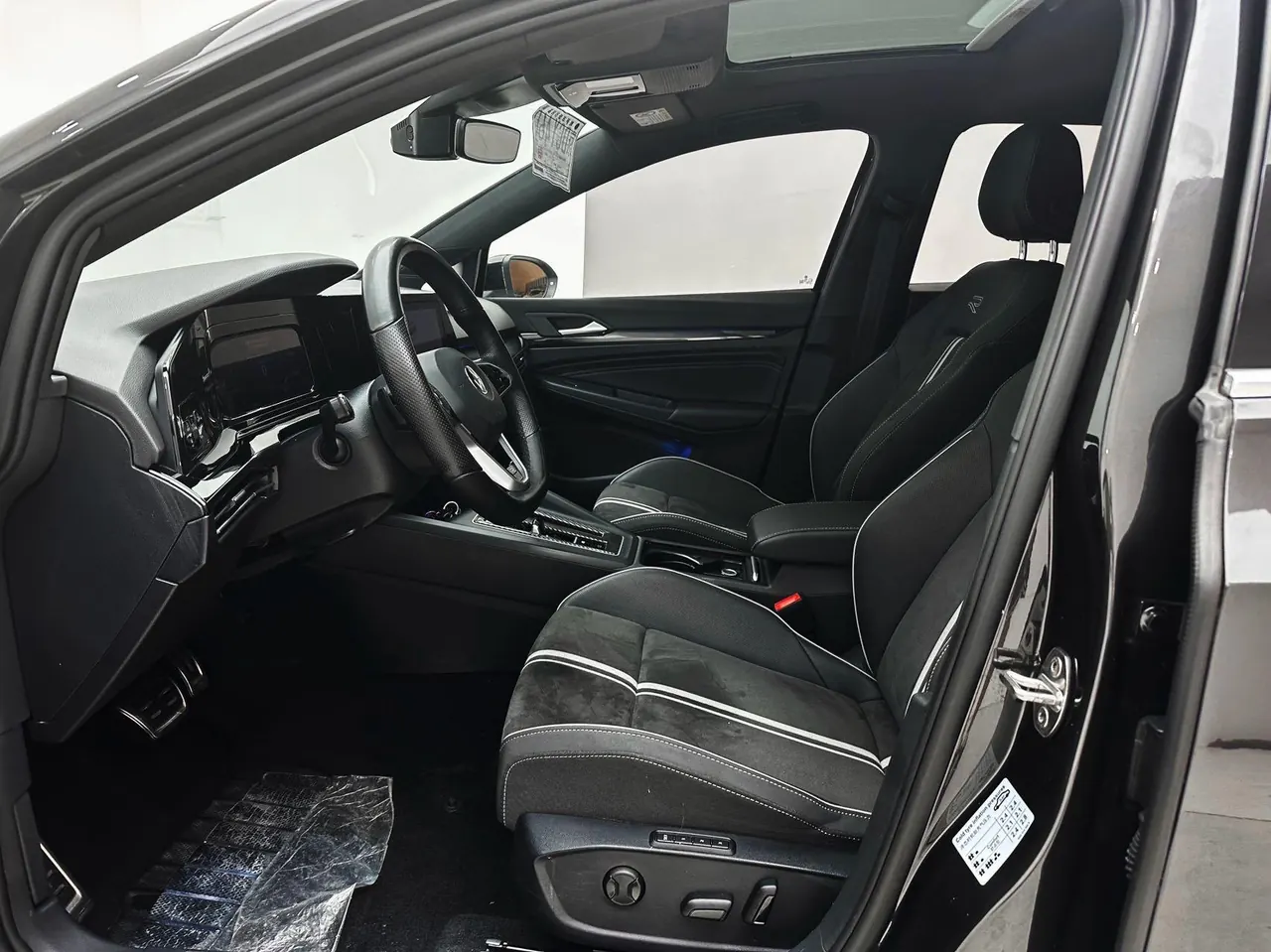 Volkswagen 2021 Golf 8 R-Line 1.4TSI 280TSI Automatic 11