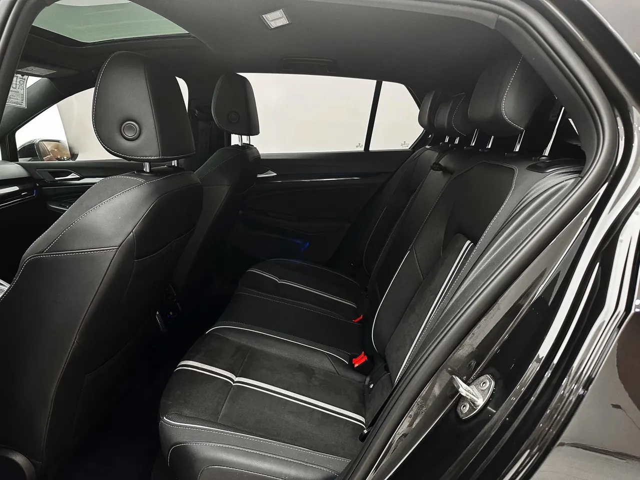 Volkswagen 2021 Golf 8 R-Line 1.4TSI 280TSI Automatic 14
