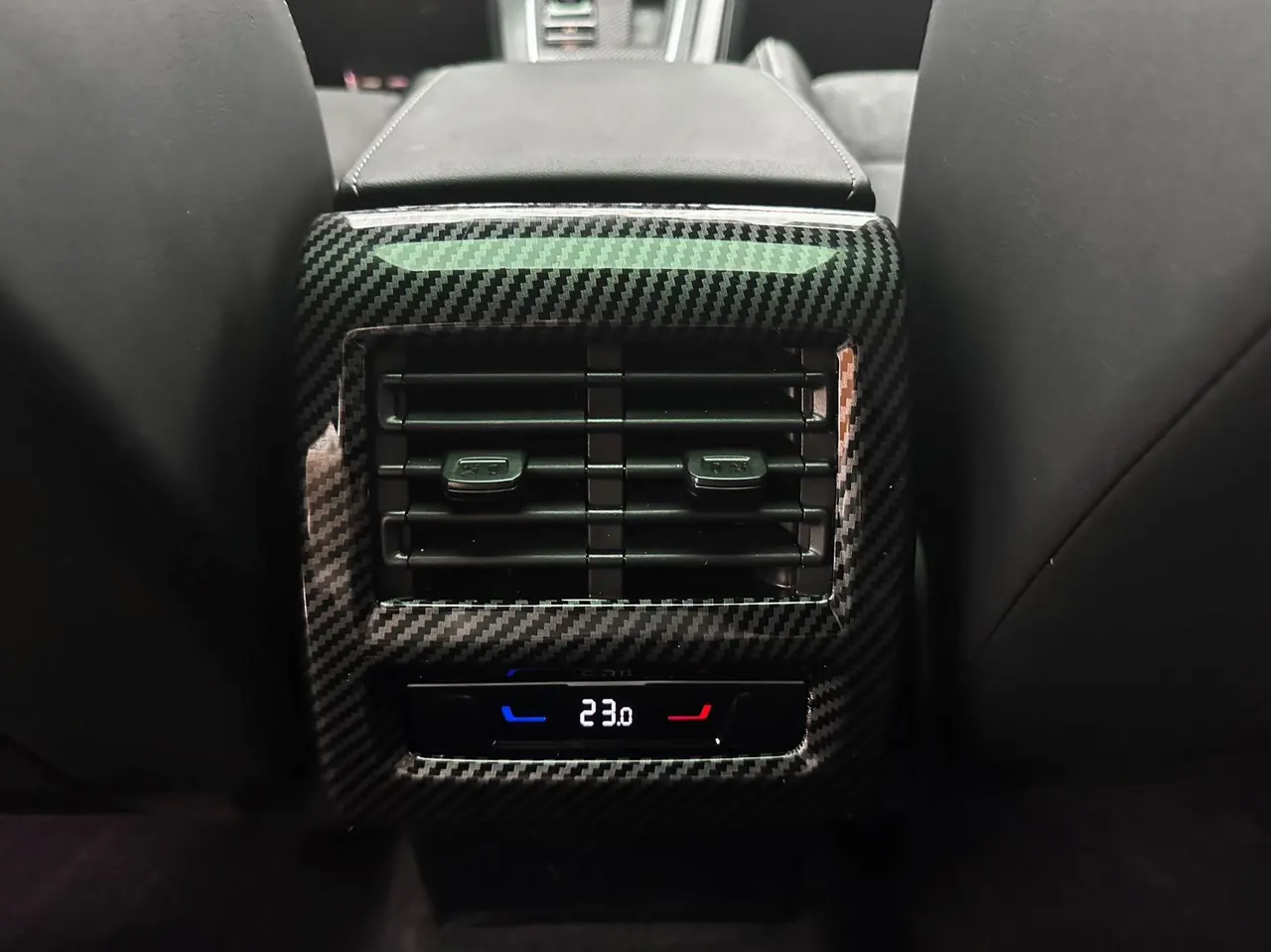 Volkswagen 2021 Golf 8 R-Line 1.4TSI 280TSI Automatic 18