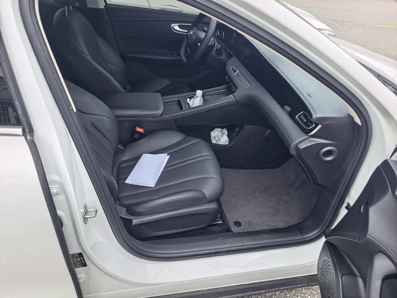 Roewe 2025 D7 DMH 1.5 World Championship Edition Automatic Gear 3