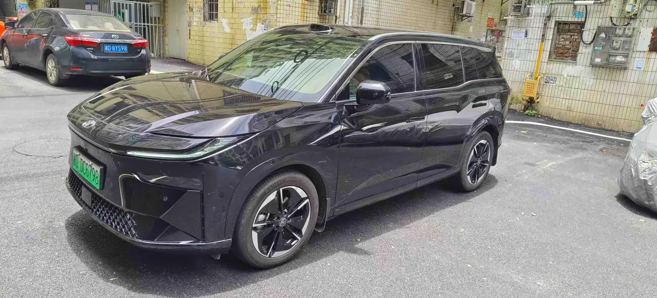 Toyota 2025 Platinum Intelligence 3X 520 Pro Advanced Intelligence Driving Edition Automatic Gear - View 1