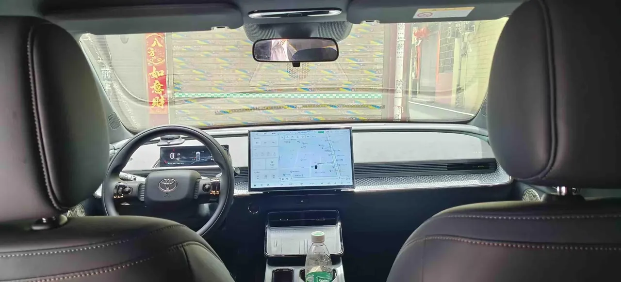 Toyota 2025 Platinum Intelligence 3X 520 Pro Advanced Intelligence Driving Edition Automatic Gear 2