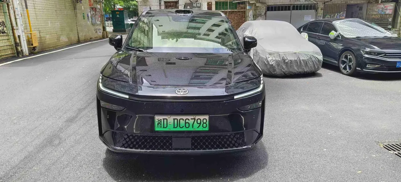 Toyota 2025 Platinum Intelligence 3X 520 Pro Advanced Intelligence Driving Edition Automatic Gear 3