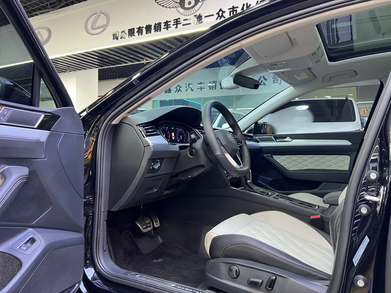 Volkswagen 2023 Magotan 2.0TSI 330TSI 2 million Commemorative Luxury Automatic Gear 4