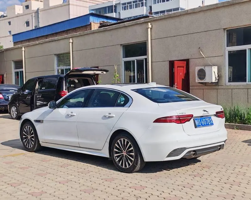 Jaguar 2023 XEL 2.0T 200PS R-DYNAMIC Youth Sports Edition Automatic Gear 3