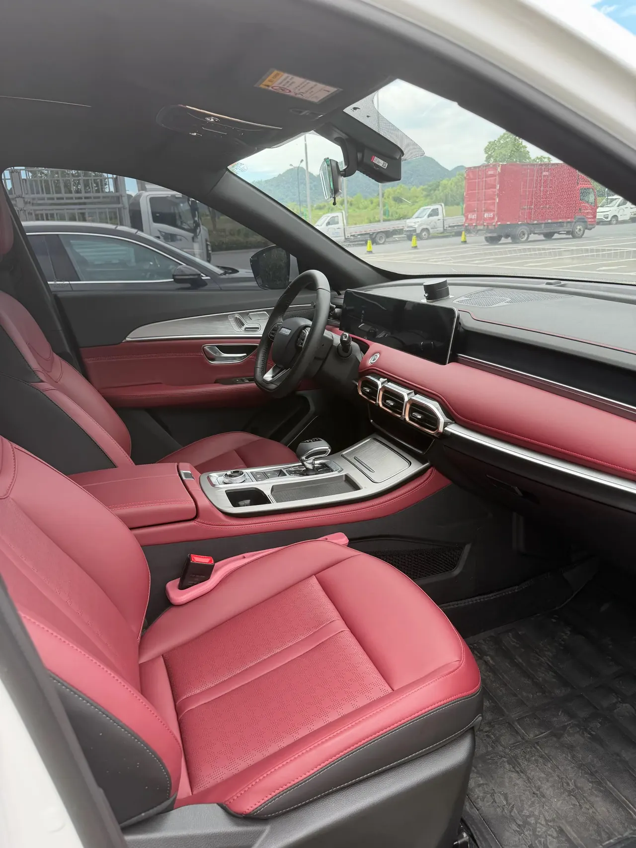 Jetour 2024 X70 PLUS 1.5T Champion Edition MAX5 Automatic Gear 3