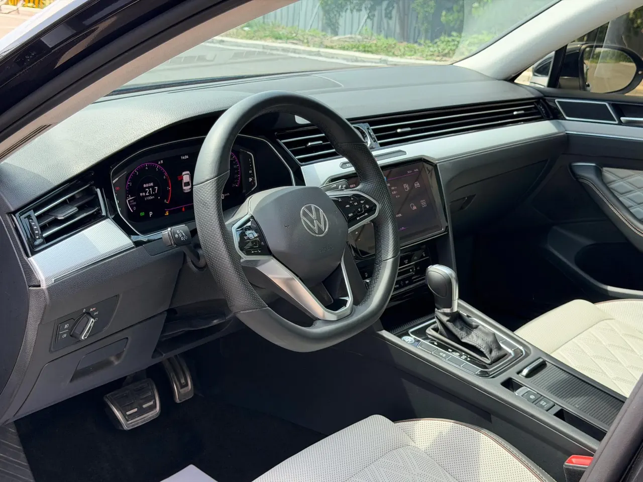 Volkswagen 2023 Magotan 2.0TSI 330TSI 2 million Commemorative Luxury Automatic Gear 3