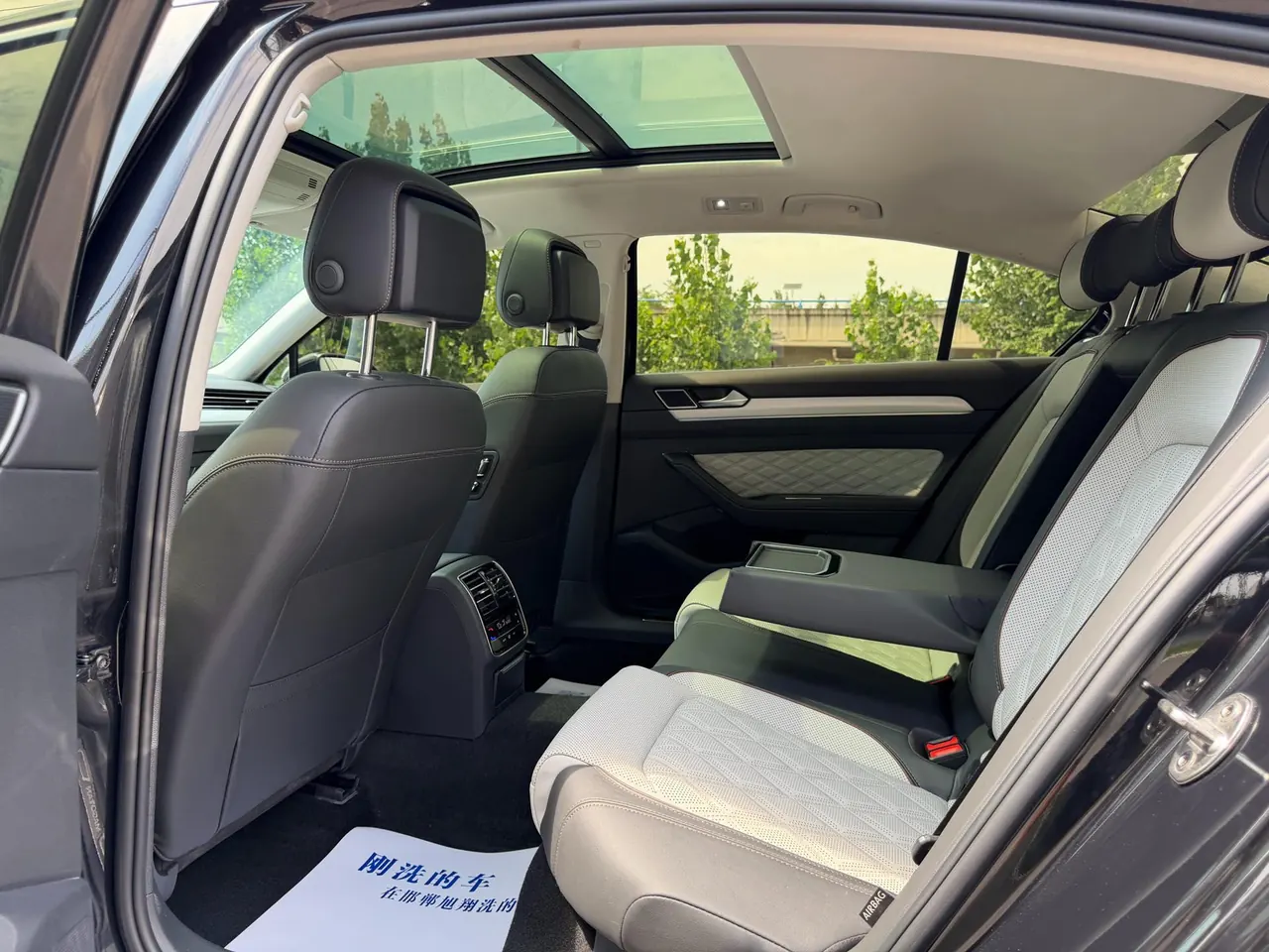 Volkswagen 2023 Magotan 2.0TSI 330TSI 2 million Commemorative Luxury Automatic Gear 6