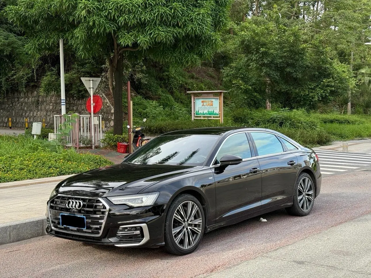 打开图片灯箱:Audi 2021 A6L 48V 3.0TFSI 55TFSI Quattro enjoy dynamic automatic transmission
