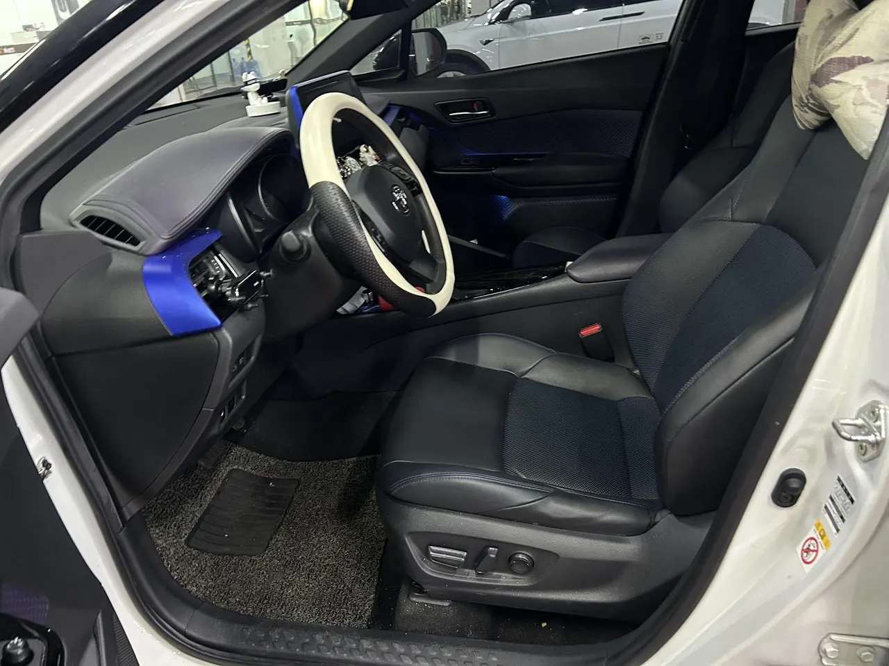 Toyota 2020 C- HR 2.0 stepless leading version of automatic gear 4