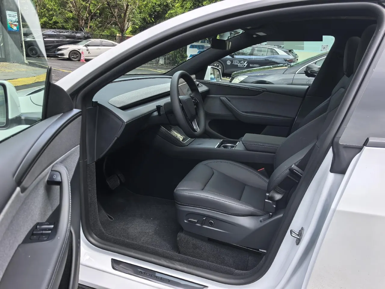 Tesla 2026 Model Y Rear-Wheel-Drive Automatic 4