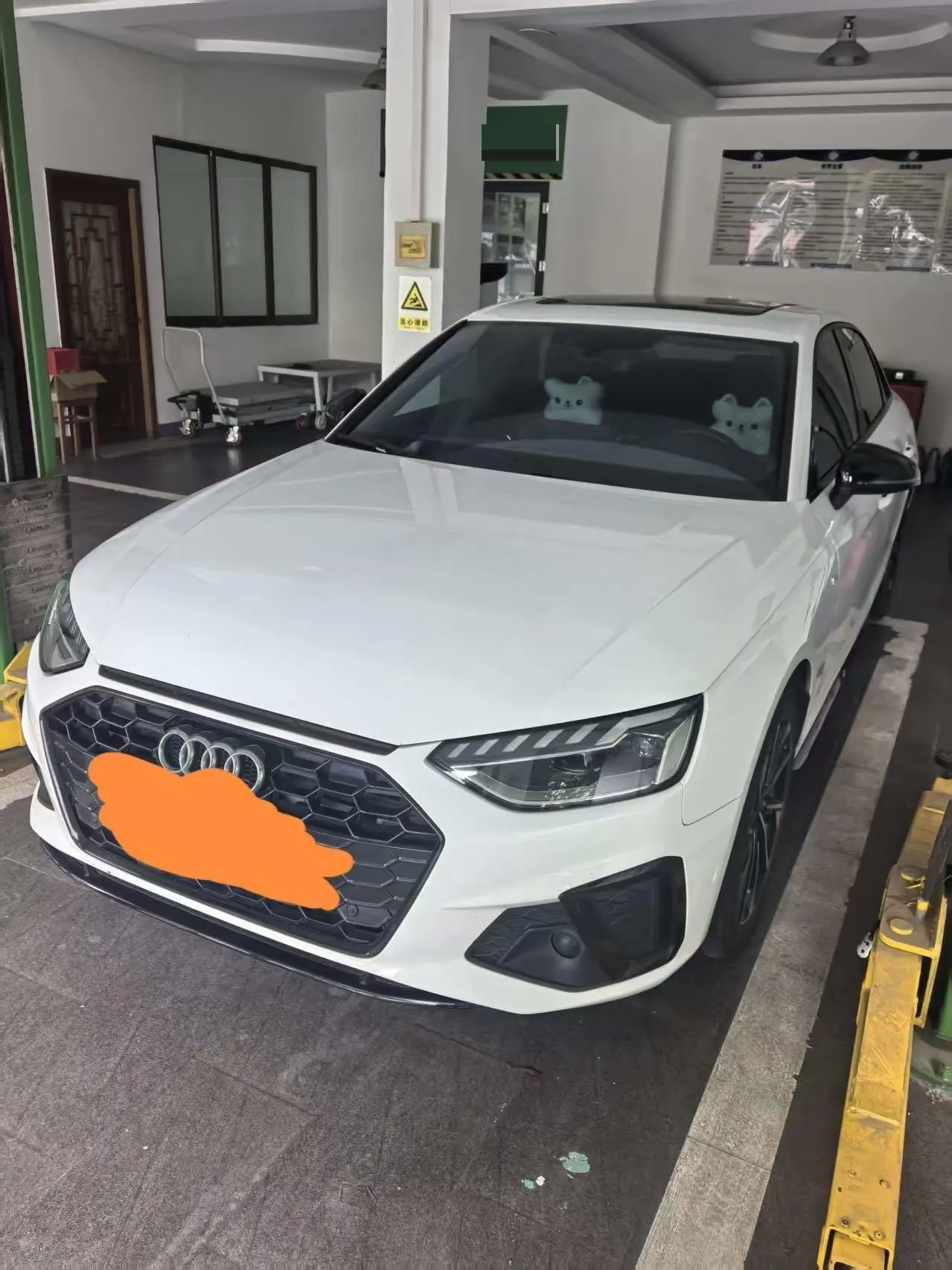 Audi 2023 A4L 2.0TFSI 40TFSI Deluxe Dynamic Automatic - View 1