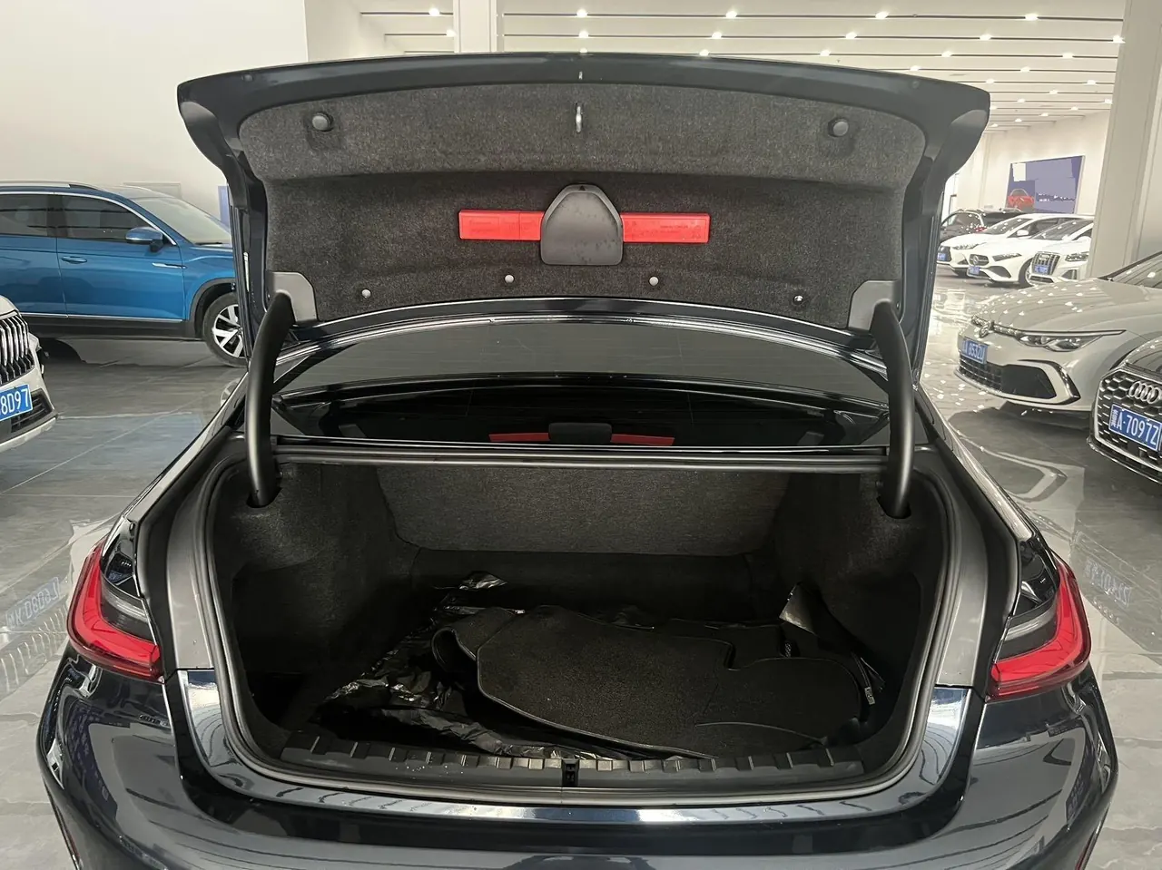BMW 3 Series 2023 320Li 2.0T M Sports Suit Automatic Gear 10