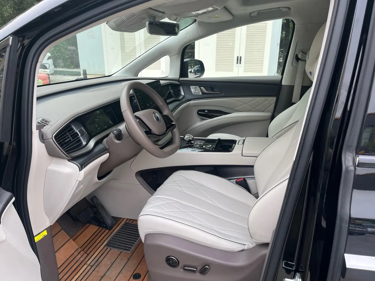 Denza 2022 Denza D9 DM-i 1.5T stepless 970 four-wheel drive flagship automatic gear 4