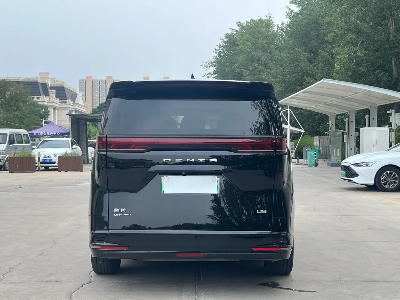 Denza 2022 Denza D9 DM-i 1.5T stepless 970 four-wheel drive flagship automatic gear 5