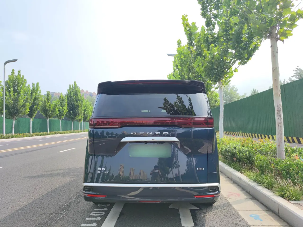 Denza 2022 Denza D9 DM-i 1.5T stepless 970 four-wheel drive flagship automatic gear 3