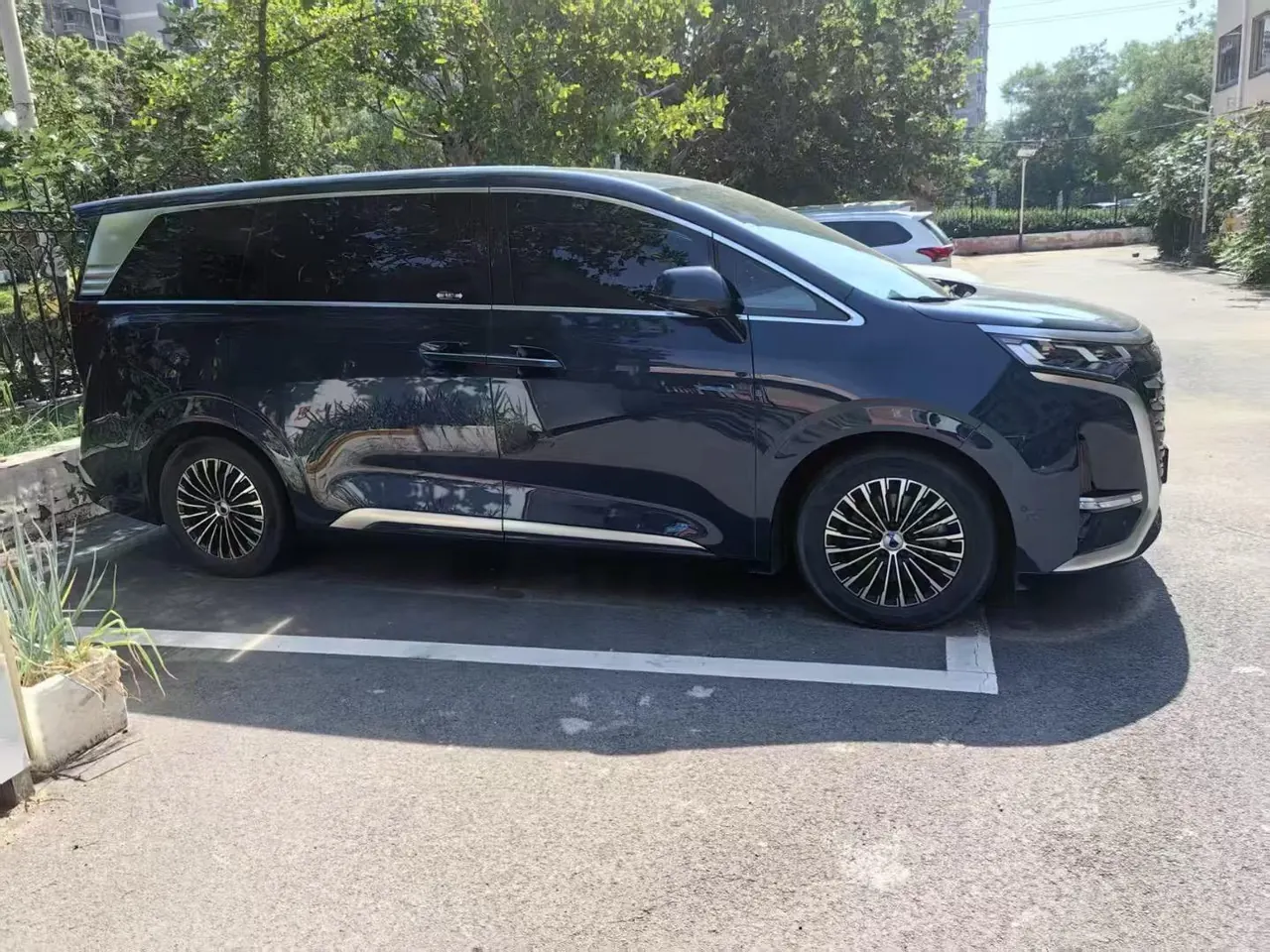 Denza 2022 Denza D9 DM-i 1.5T stepless 970 four-wheel drive flagship automatic gear 5