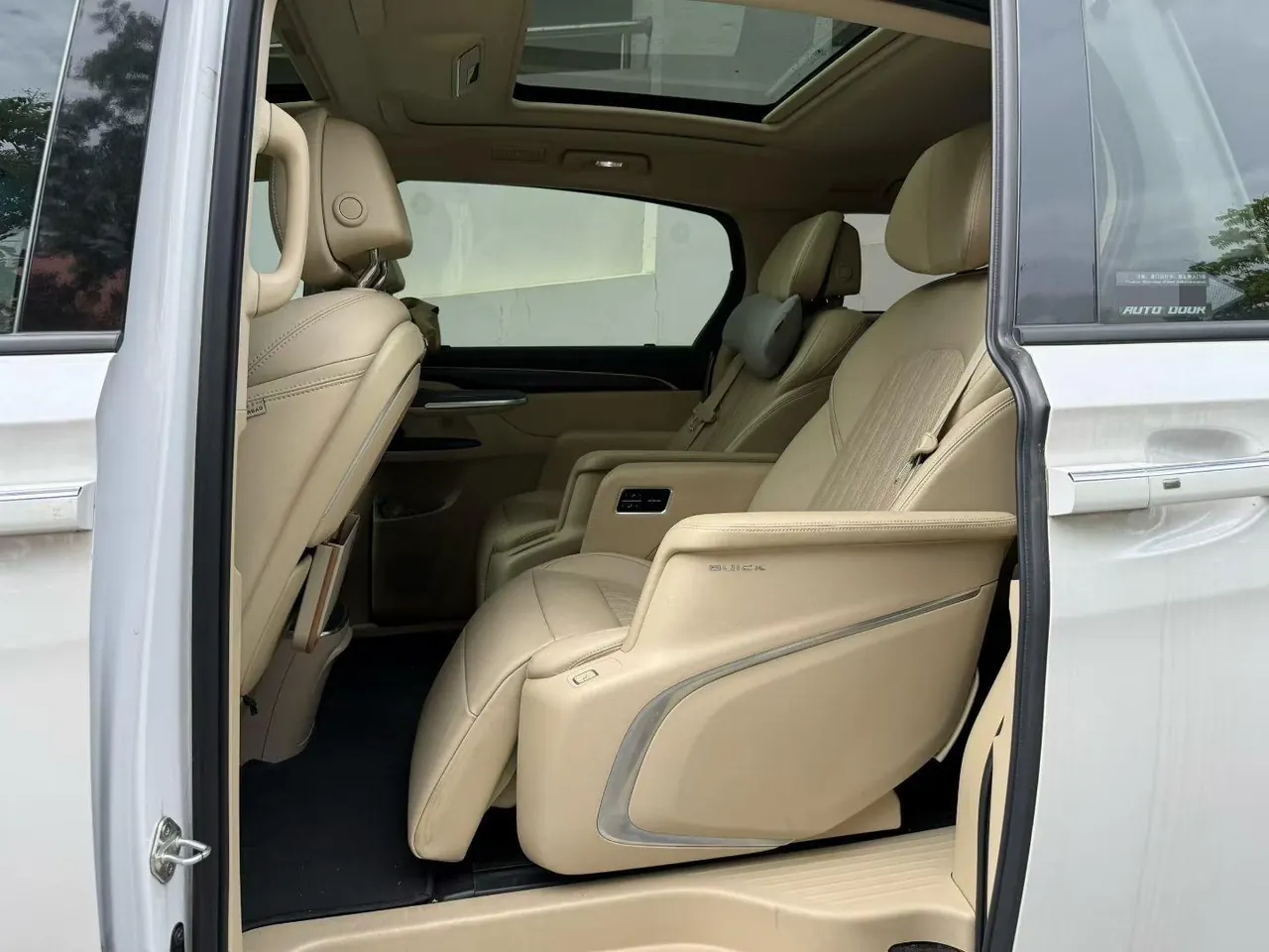 Buick 2022 GL8 ES Lu Zun 48V 2.0T 653T Luxury Automatic Gear 3