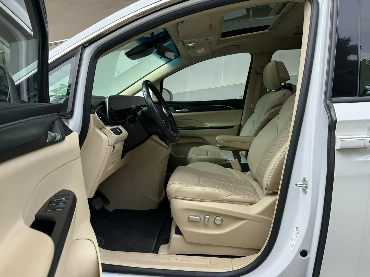 Buick 2022 GL8 ES Lu Zun 48V 2.0T 653T Luxury Automatic Gear 4