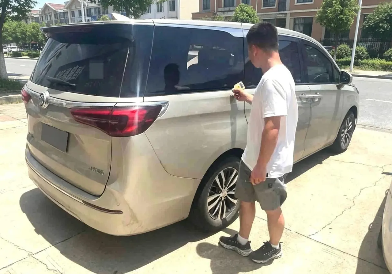 Buick 2021 GL8 ES Lu Zun 2.0T 653T Exclusive Automatic Gear 2
