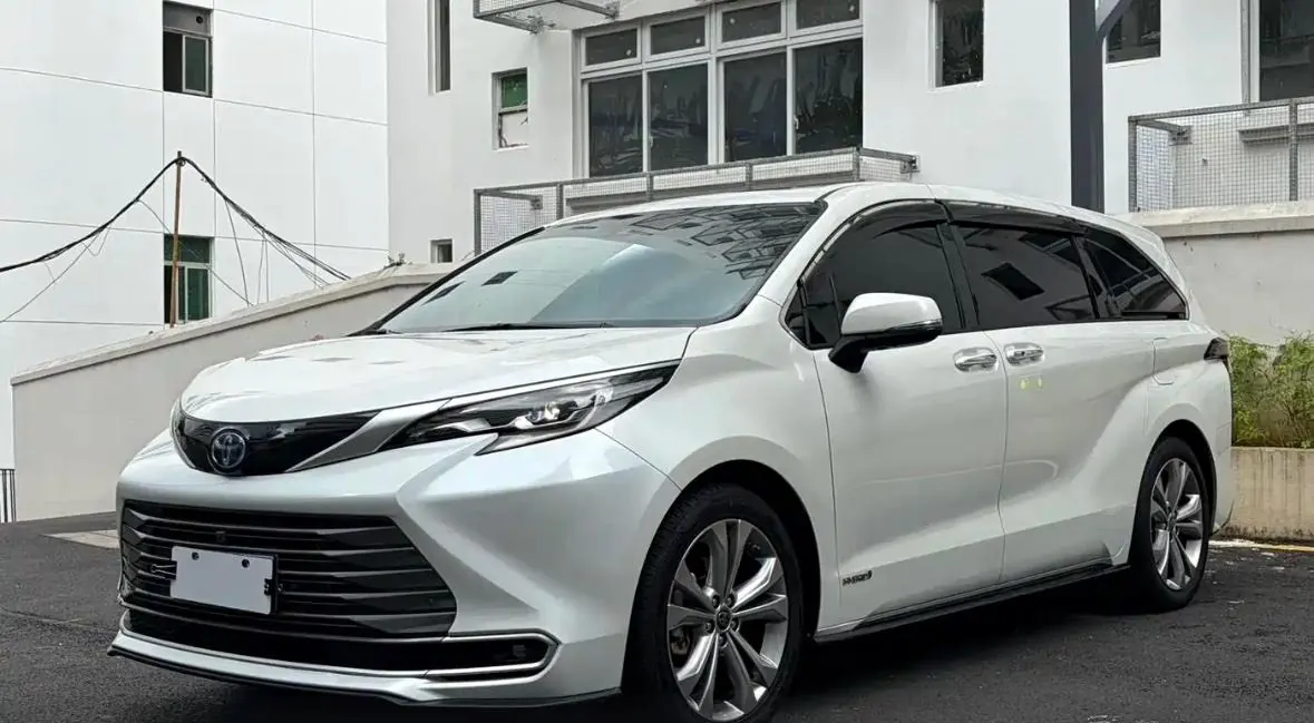 Open image lightbox: Toyota 2023 Sai 2.5 Stepless Premium Edition Automatic Gear