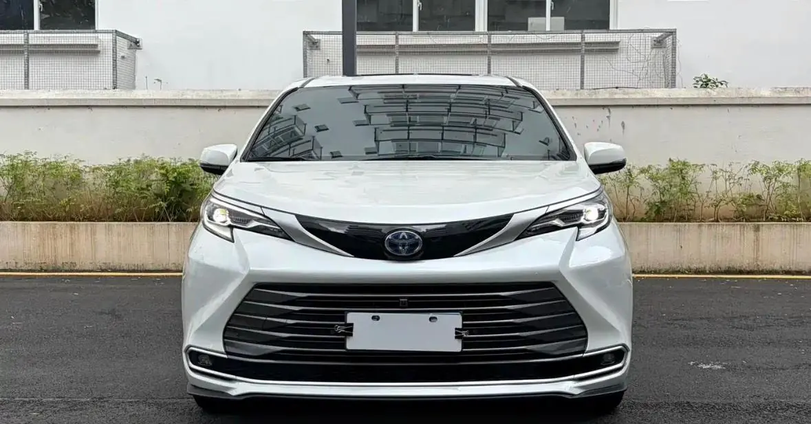 Toyota 2023 Sai 2.5 Stepless Premium Edition Automatic Gear 2