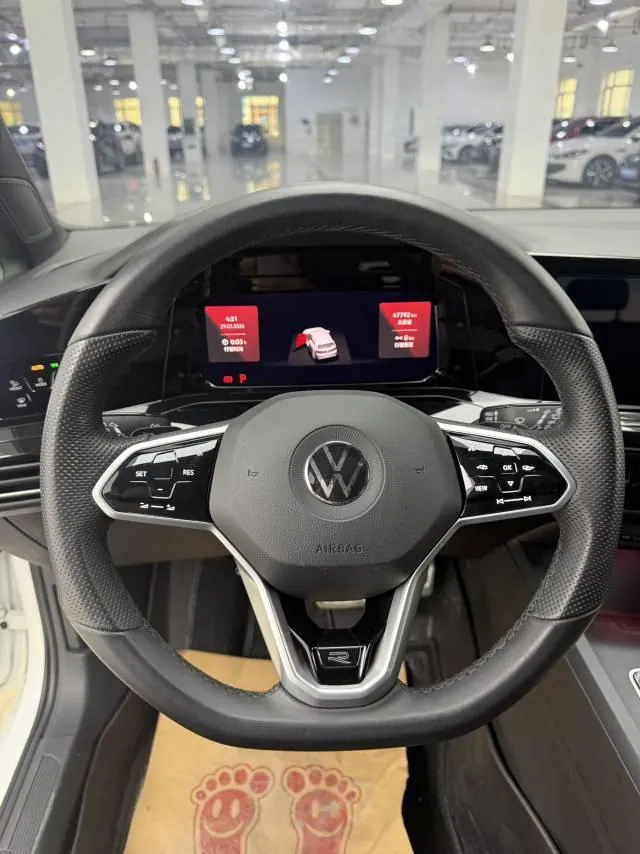 Volkswagen 2023 Golf 8 R-Line 1.4TSI 280TSI Automatic 13