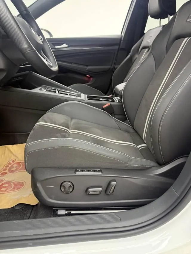 Volkswagen 2023 Golf 8 R-Line 1.4TSI 280TSI Automatic 14