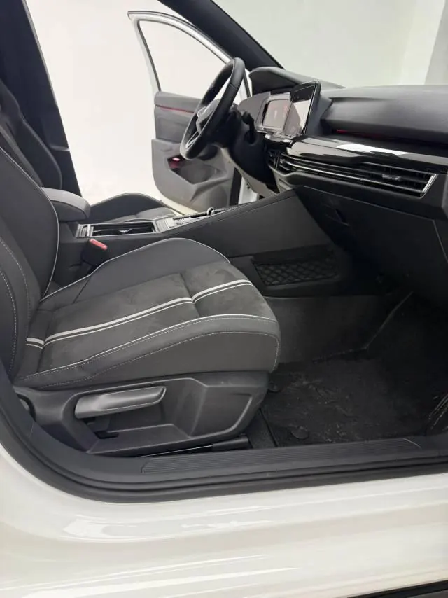 Volkswagen 2023 Golf 8 R-Line 1.4TSI 280TSI Automatic 7