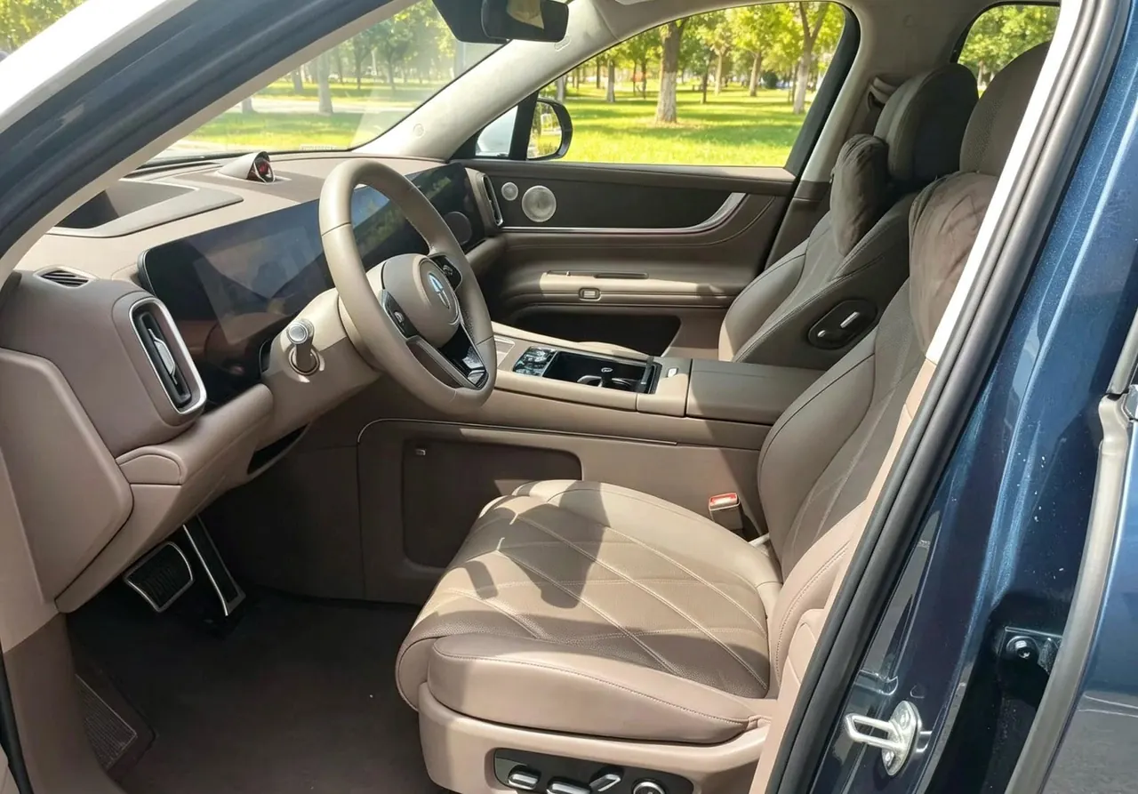 AITO 2025 AITO M9 extended range Ultra version 52kWh5 seat version automatic gear 4