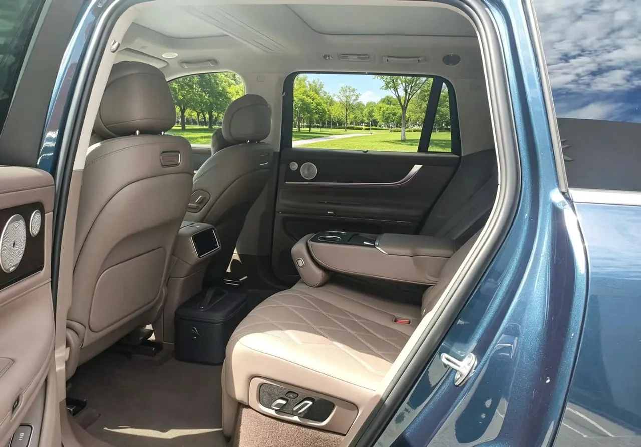 AITO 2025 AITO M9 extended range Ultra version 52kWh5 seat version automatic gear 5