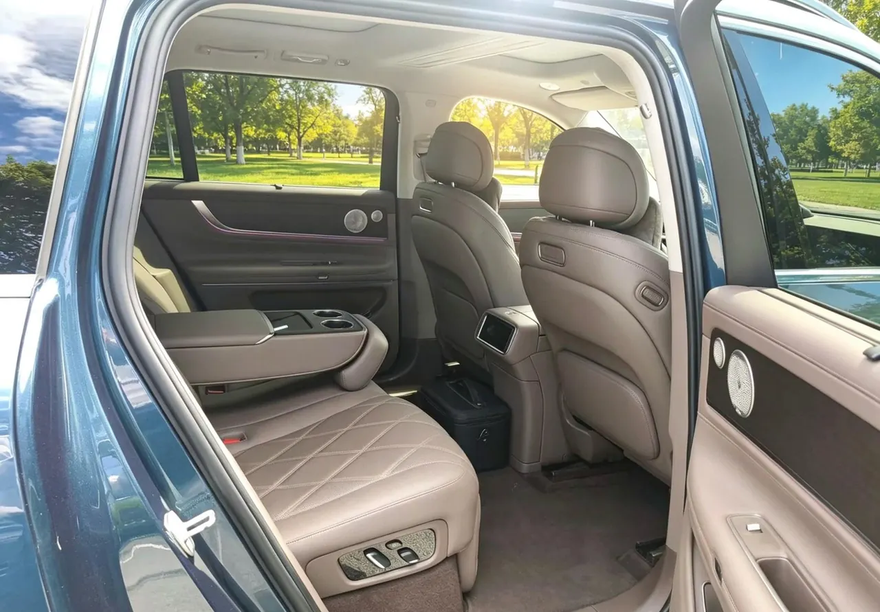 AITO 2025 AITO M9 extended range Ultra version 52kWh5 seat version automatic gear 7