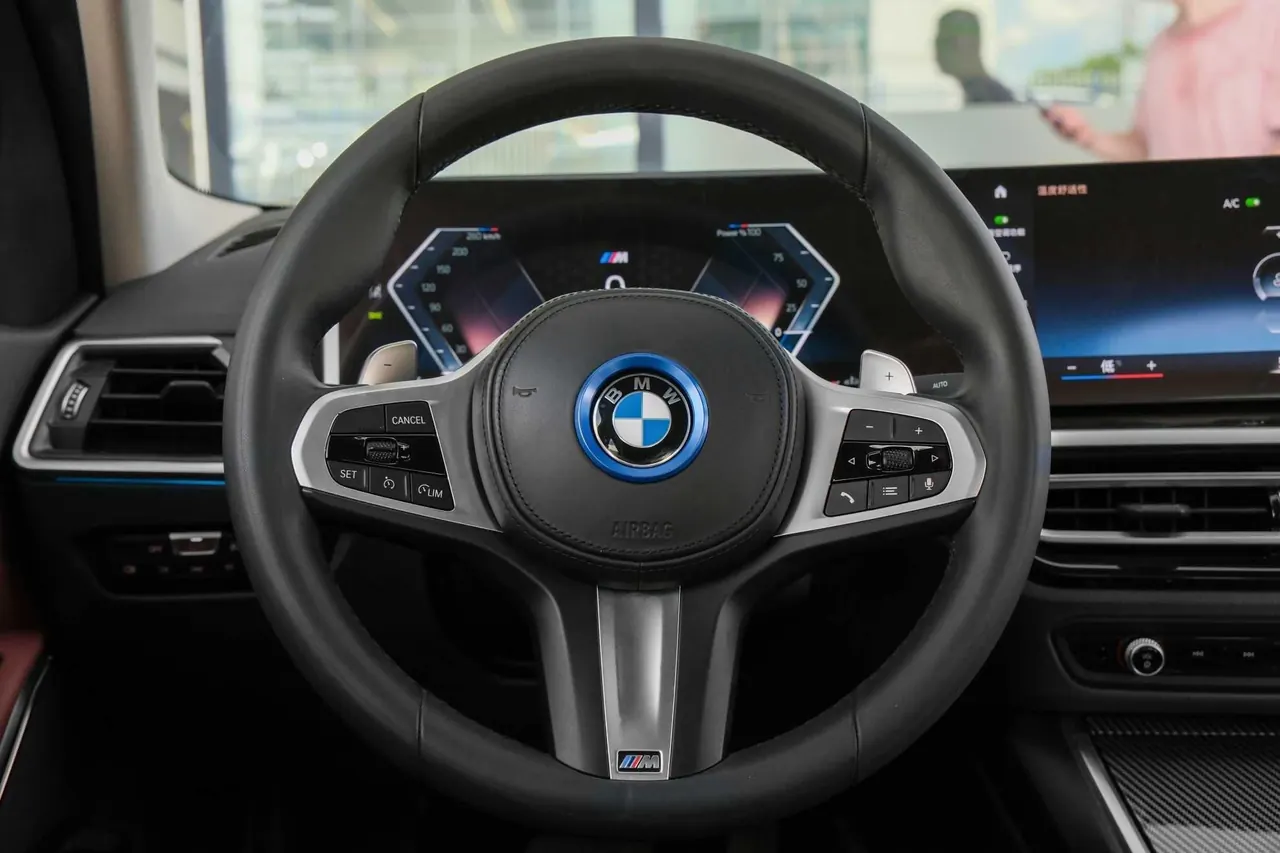 BMW 3 Series 2023 325Li 2.0T M Sports Suit Automatic Gear 5