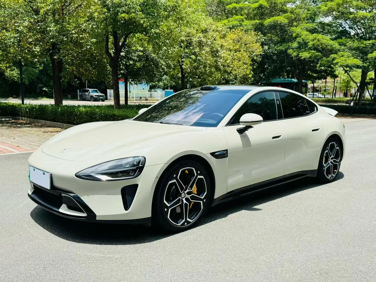 MI 2024 SU 7 750km Four-wheel Drive Max Founding Edition Automatic Gear - View 1