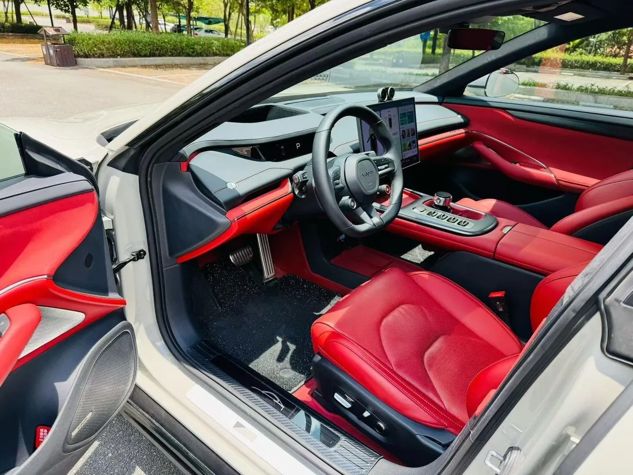 MI 2024 SU 7 750km Four-wheel Drive Max Founding Edition Automatic Gear 4