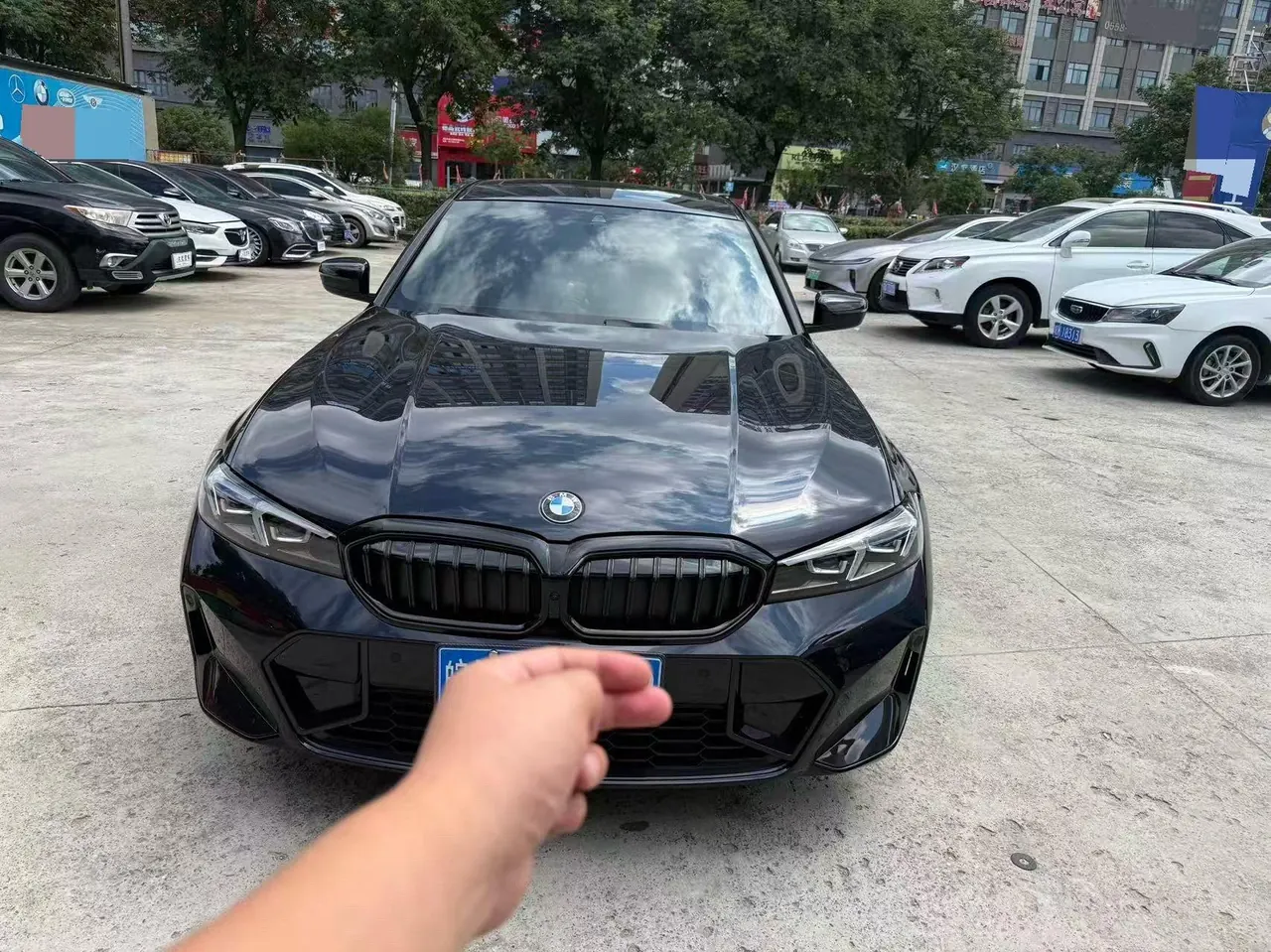 BMW 3 Series 2025 330Li 2.0T M Sports Obsidian Night Suit Automatic Gear 2