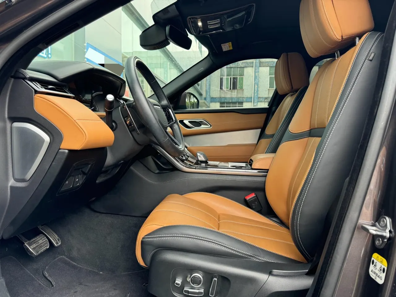 Land Rover Range Rover Star Vein (Imported) 2023 Range Rover Star Vein 2.0T 250PS Gold Collector's Edition Automatic Gear 5