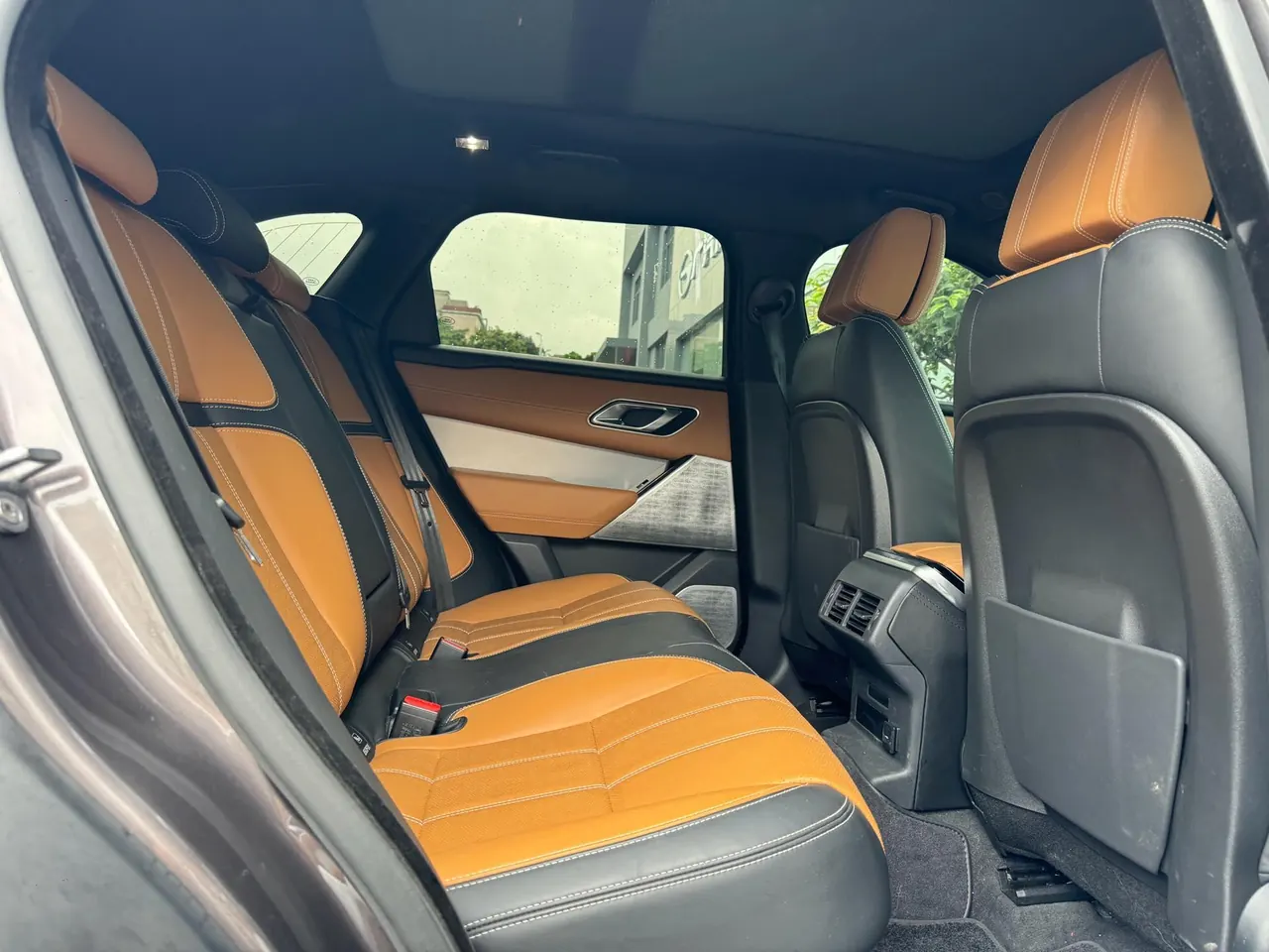 Land Rover Range Rover Star Vein (Imported) 2023 Range Rover Star Vein 2.0T 250PS Gold Collector's Edition Automatic Gear 7