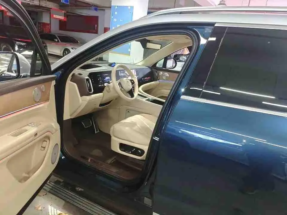 AITO 2025 AITO M9 extended range Ultra version 52kWh6 seat version automatic gear 3