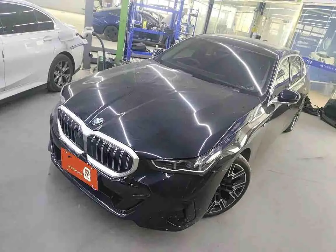 Open image lightbox: BMW 5 series 2025 530Li 48V 2.0T exclusive m sports suit automatic gear