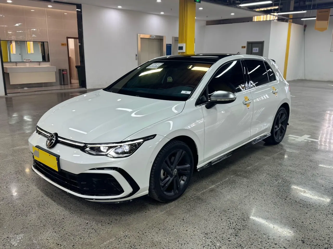 Volkswagen 2023 Golf 8 R-Line 1.4TSI 280TSI Lite (Modified) Automatic Gear - View 1