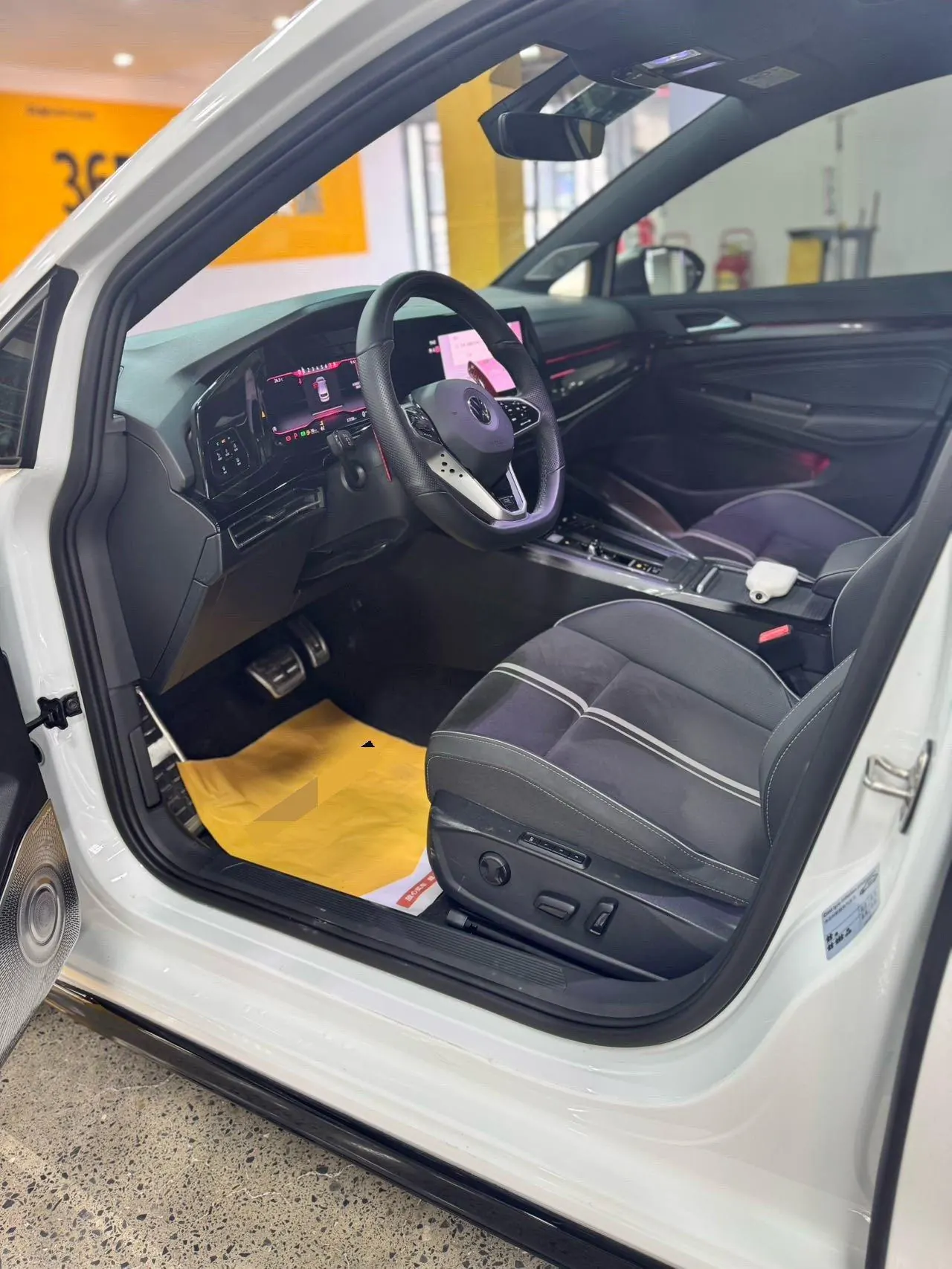Volkswagen 2023 Golf 8 R-Line 1.4TSI 280TSI Lite (Modified) Automatic Gear 9