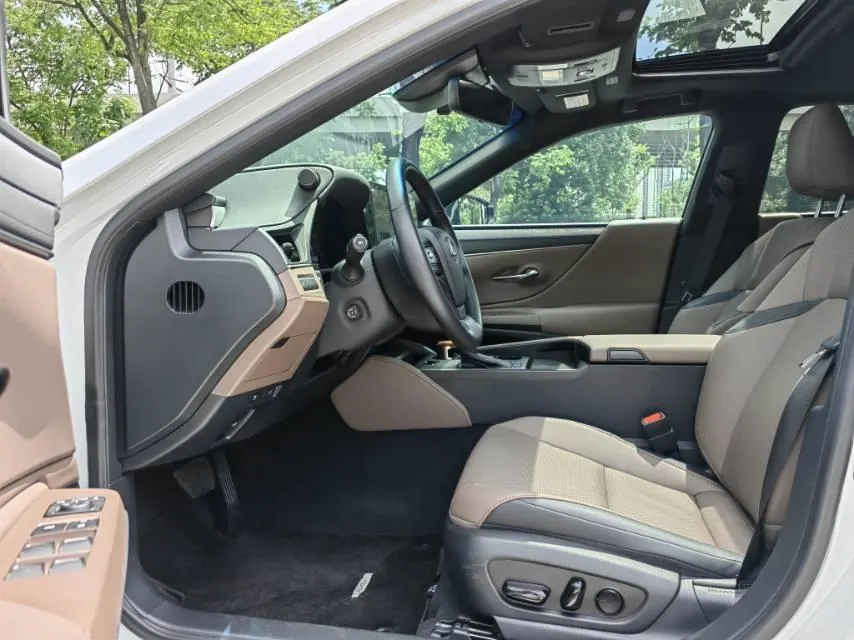 Lexus ES (Imported) 2025 ES200 2.0 Stepless Edition Automatic Gear 8