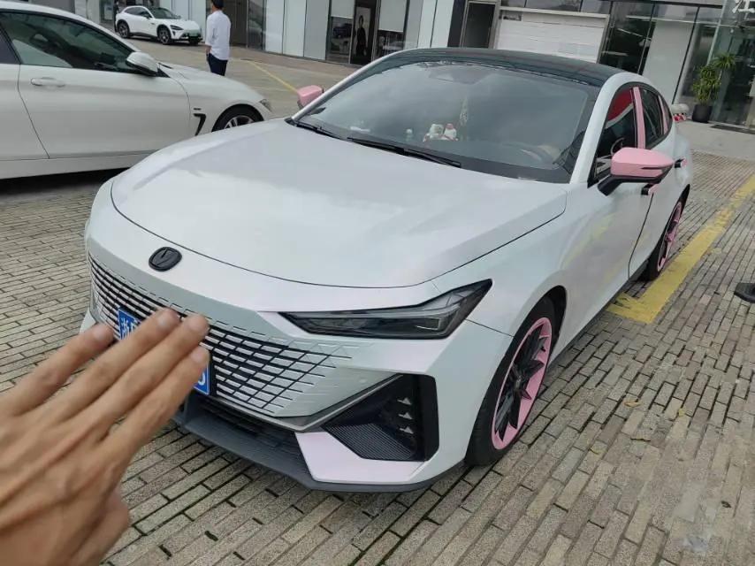 ChangAn 2023 UNI-V 1.5T exclusive automatic gear - View 1