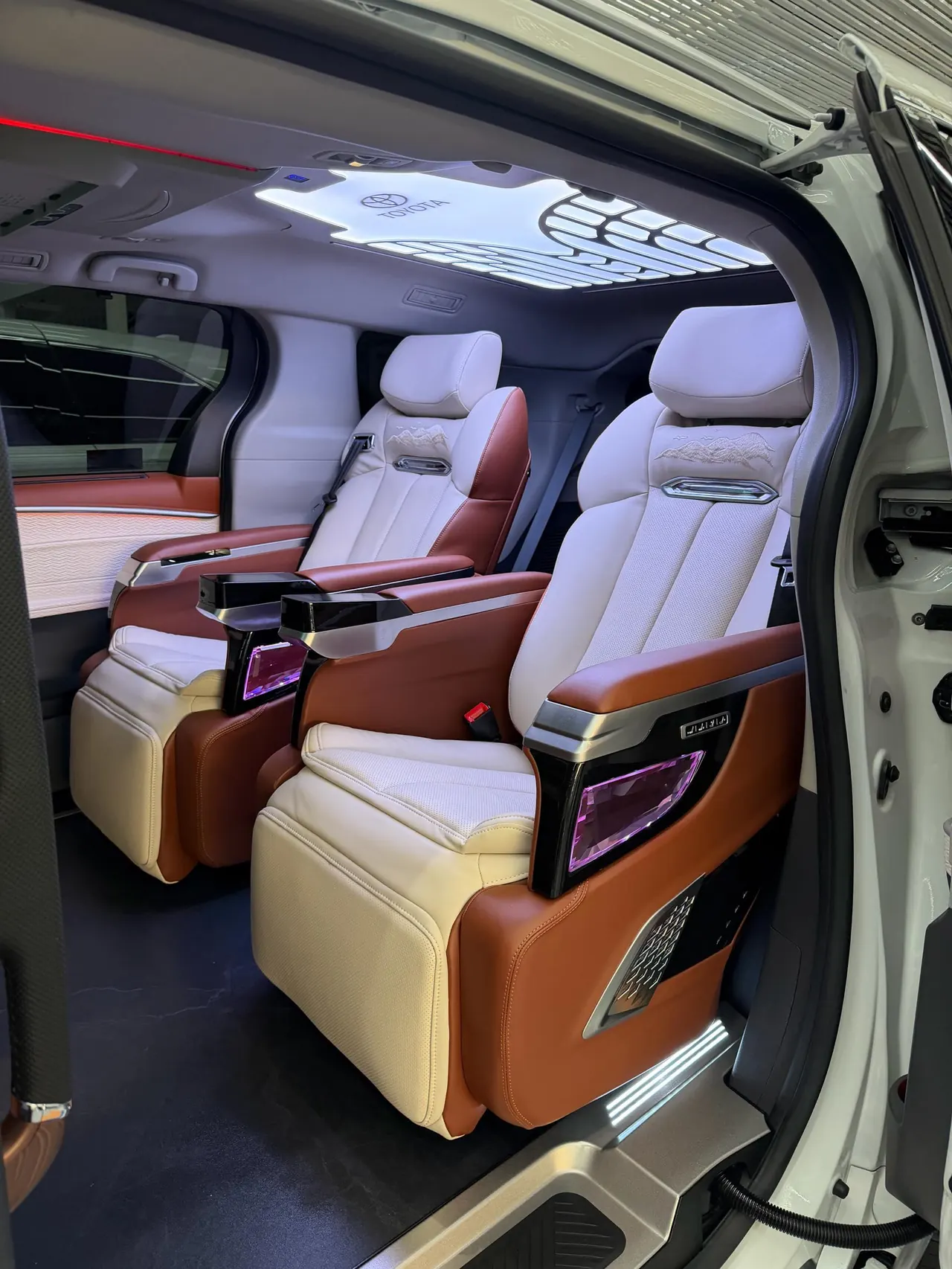 Toyota 2021 Sana 2.5 Stepless Comfort Edition Automatic Gear 4