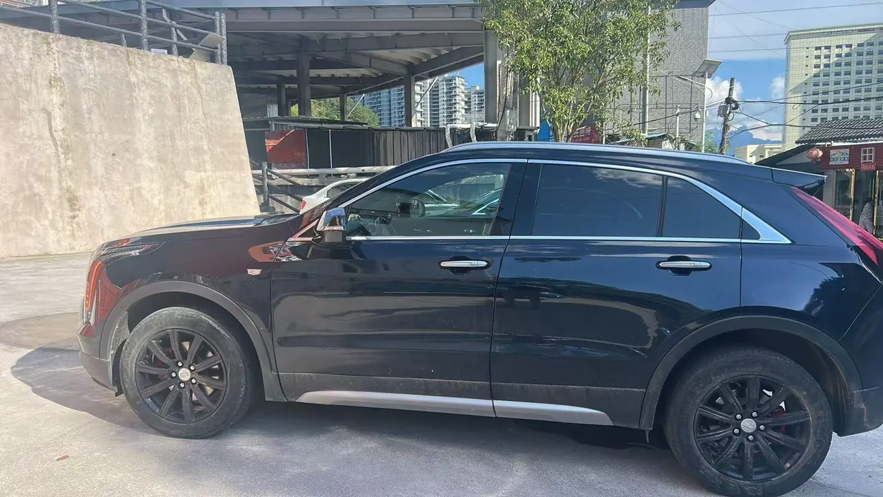 Cadillac 2021 XT4 2.0T 28T Two-Drive Luxury Automatic Gear 3