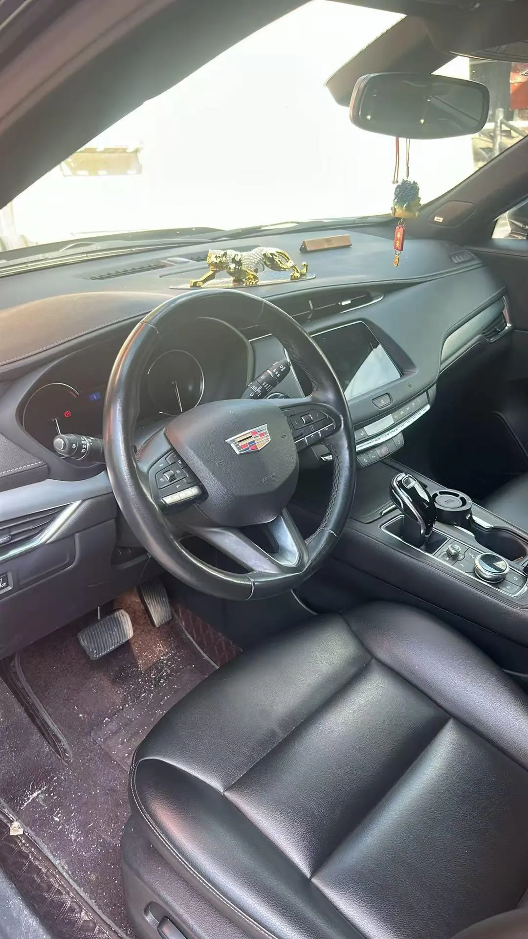 Cadillac 2021 XT4 2.0T 28T Two-Drive Luxury Automatic Gear 4