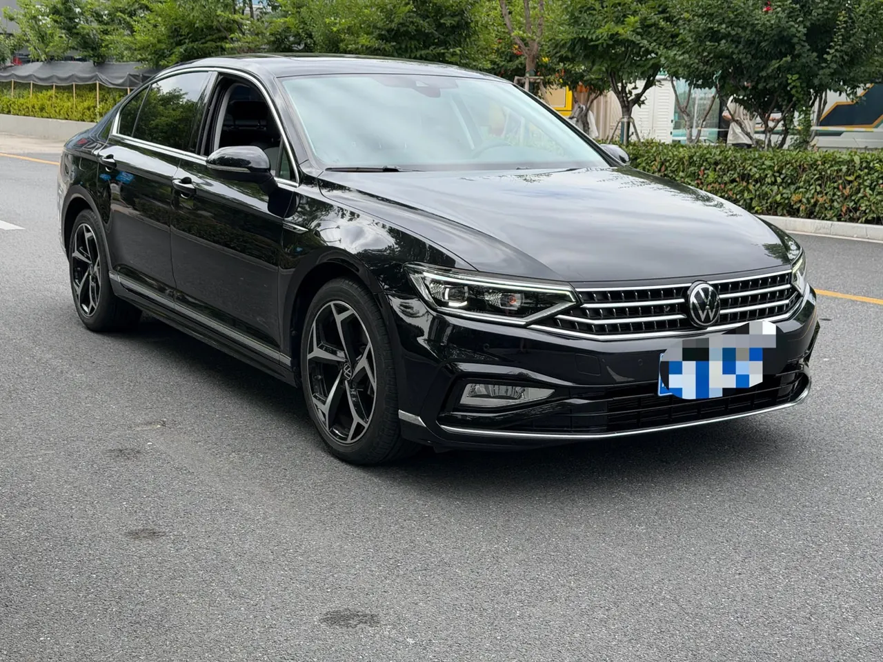Volkswagen 2023 Magotan 2.0TSI 330TSI 2 million Commemorative Luxury Automatic Gear 2