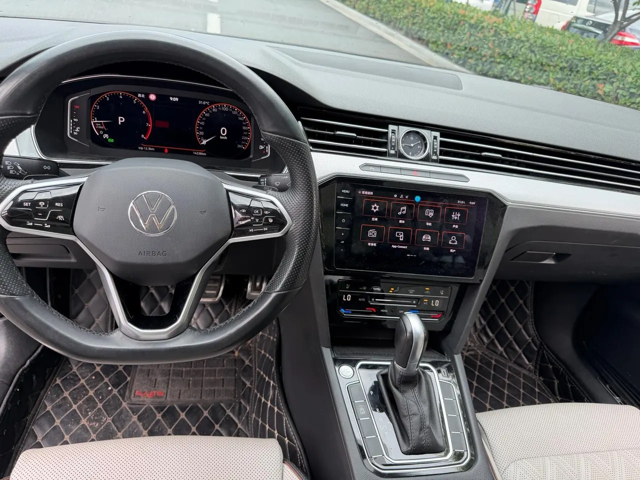 Volkswagen 2023 Magotan 2.0TSI 330TSI 2 million Commemorative Luxury Automatic Gear 3